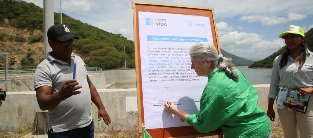 La Ministra de Vivienda, Catalina Velasco.