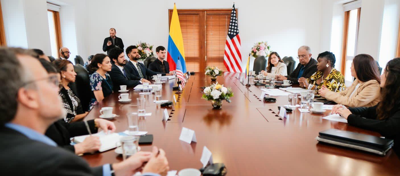 Imagen de la reunión entre la vicepresidenta y los congresistas.