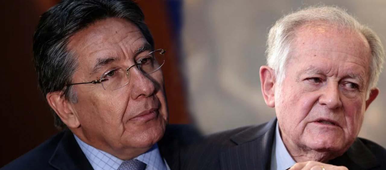 Néstor Humberto Martínez y Luis Carlos Sarmiento Angulo.