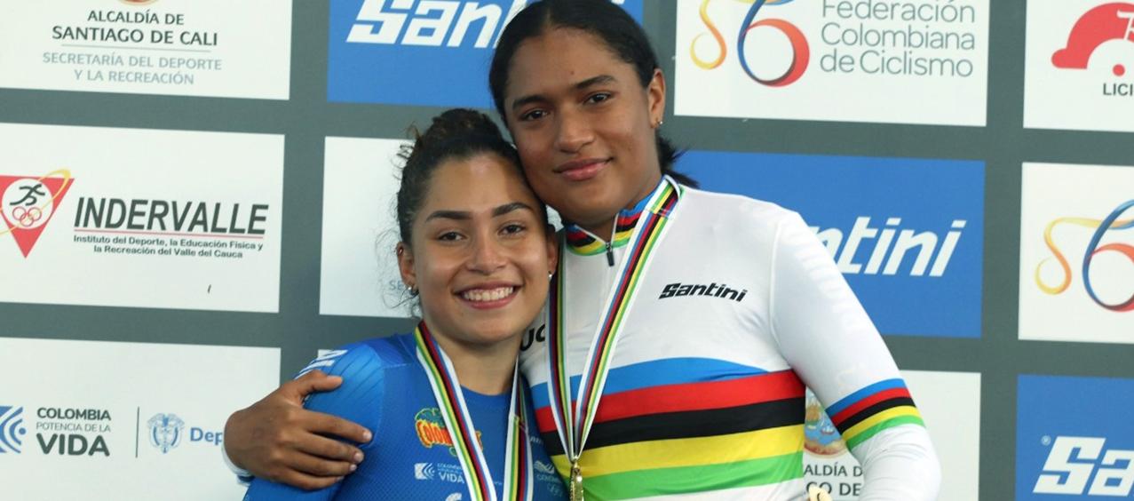 Natalia Martínez y Stefany Cuadrado, ciclistas colombianas. 