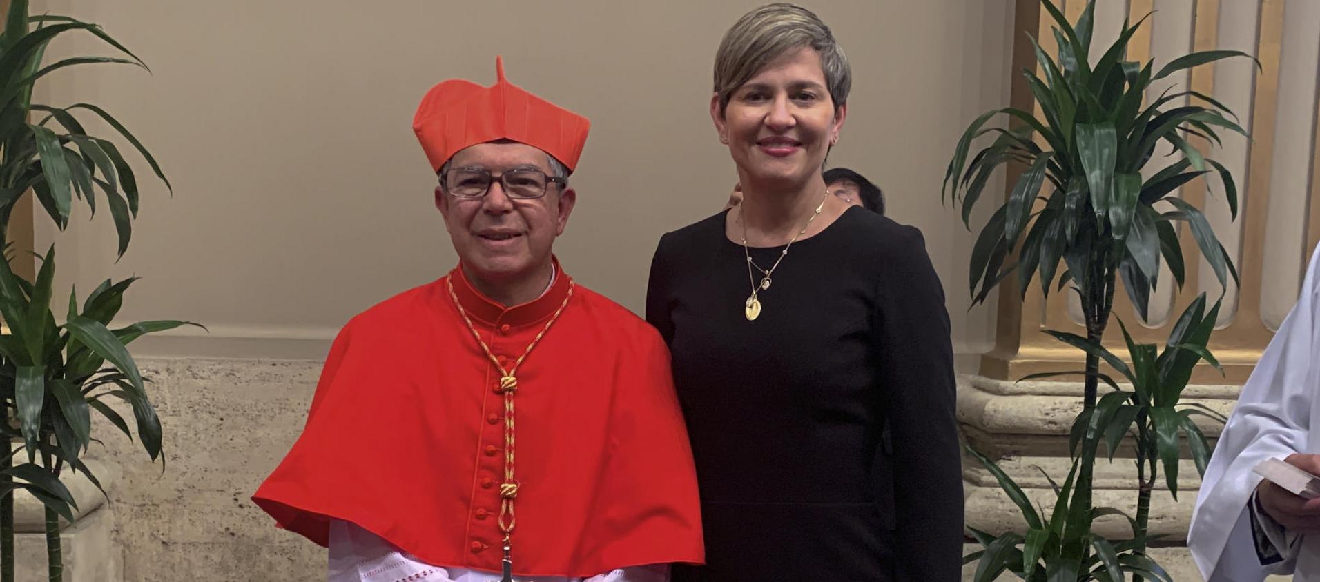Arzobispo de Bogotá, Luis Rueda Aparicio y la primera dama, Verónica Alcocer.