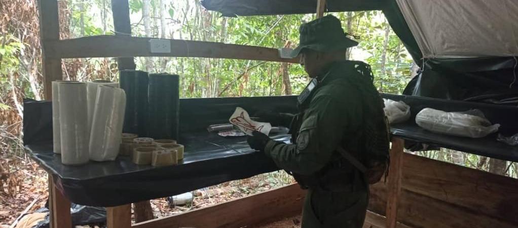 Militar venezolano en el campamento 