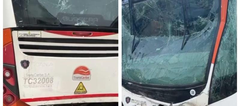 Dos de los buses de Transcaribe involucrados en el accidente