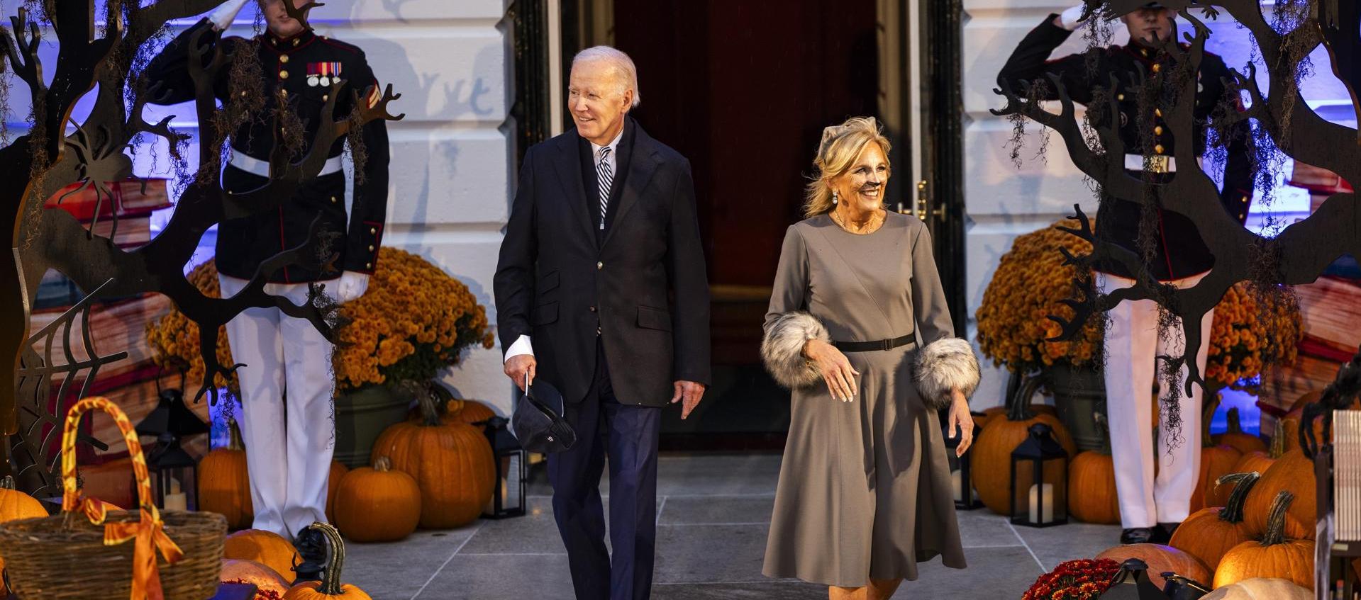 Joe Biden y su esposa en la Casa Blanca.