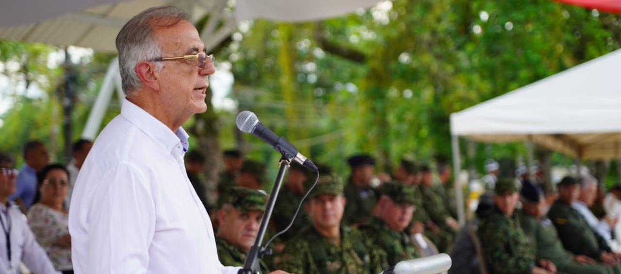 Iván Velásquez, ministro de Defensa, desde Carapa (Antioquia).