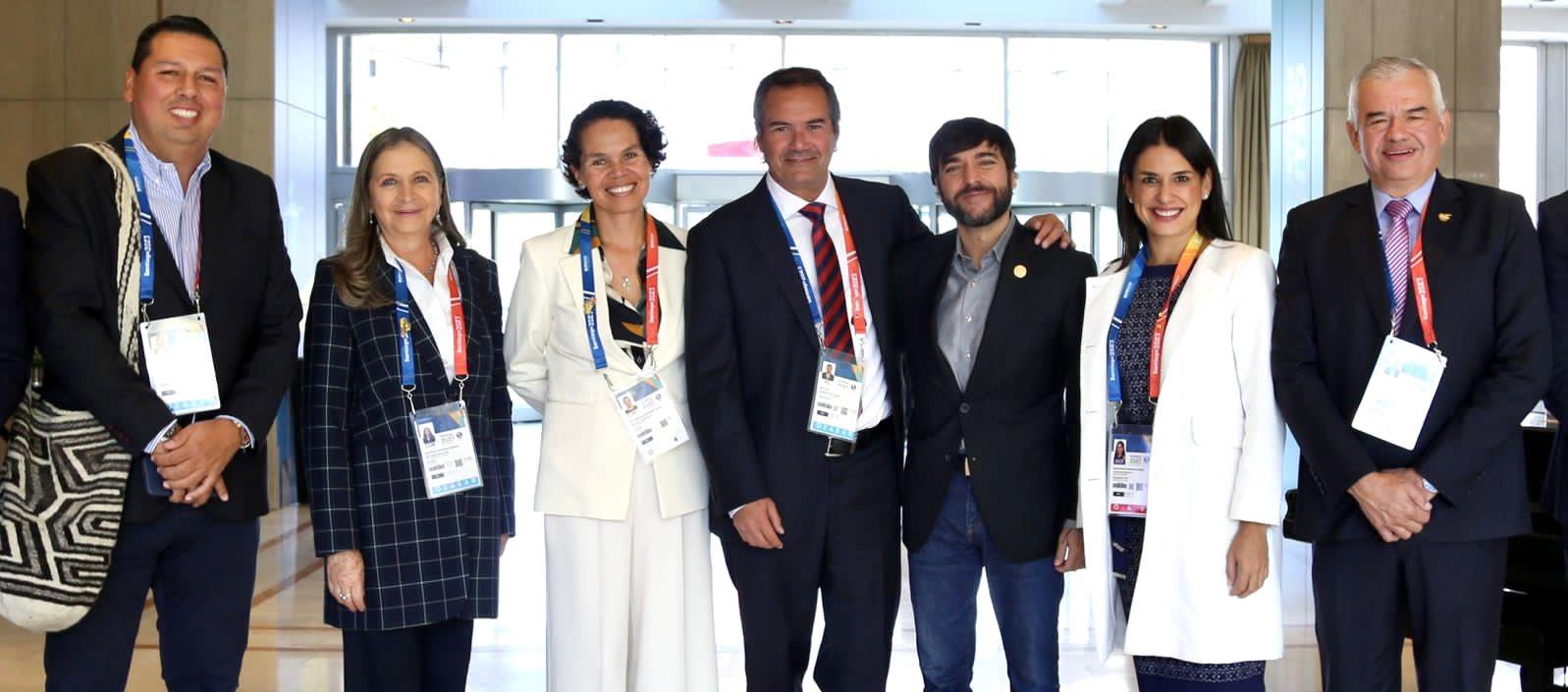 La delegación de Colombia que se reunió con Neven Ilic, presidente de Panam Sports.