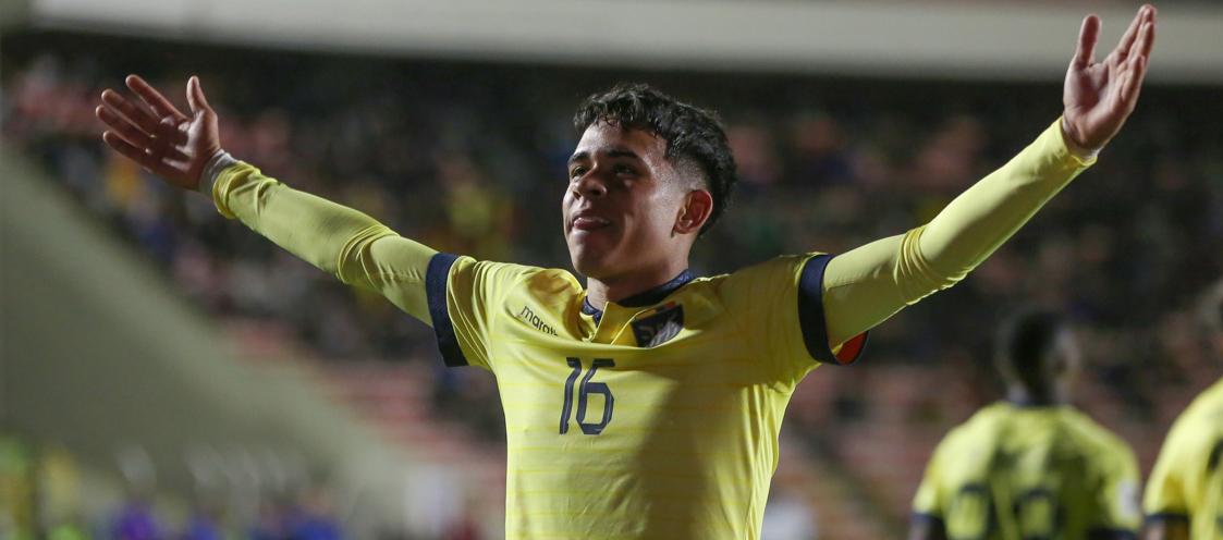 Kendry Páez, de 16 años, abrió el marcador para Ecuador contra Bolivia. 