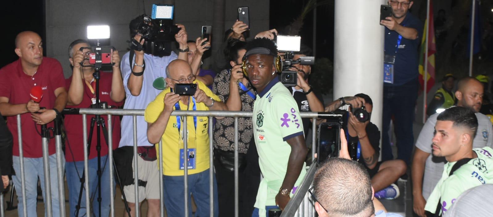Vinicius Junior, jugador de Brasil, a su llegada al hotel en Barranquilla. 