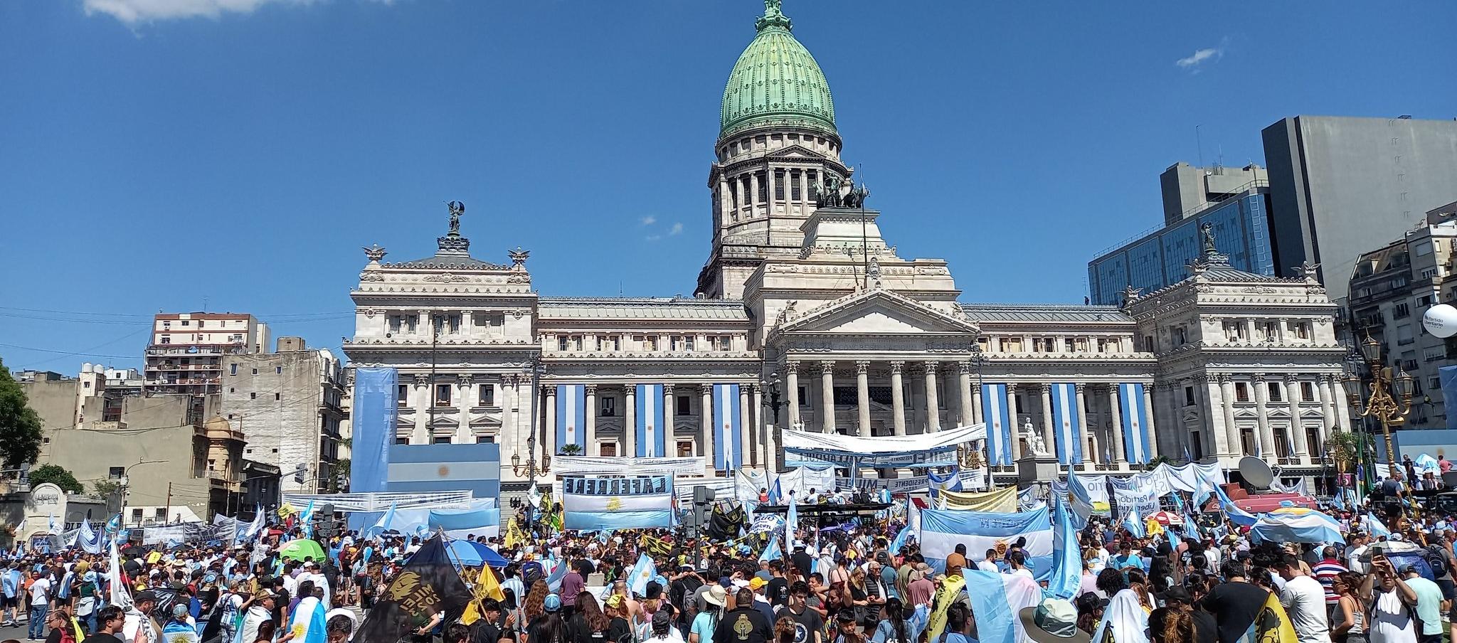 Los argentinos a la espera de la posesión del presidente Milei