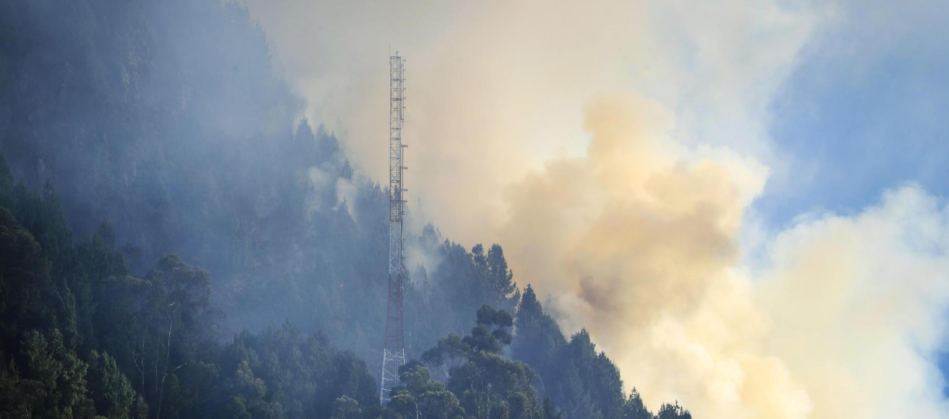 Incendio en el Cerro El Cable, en Bogotá.