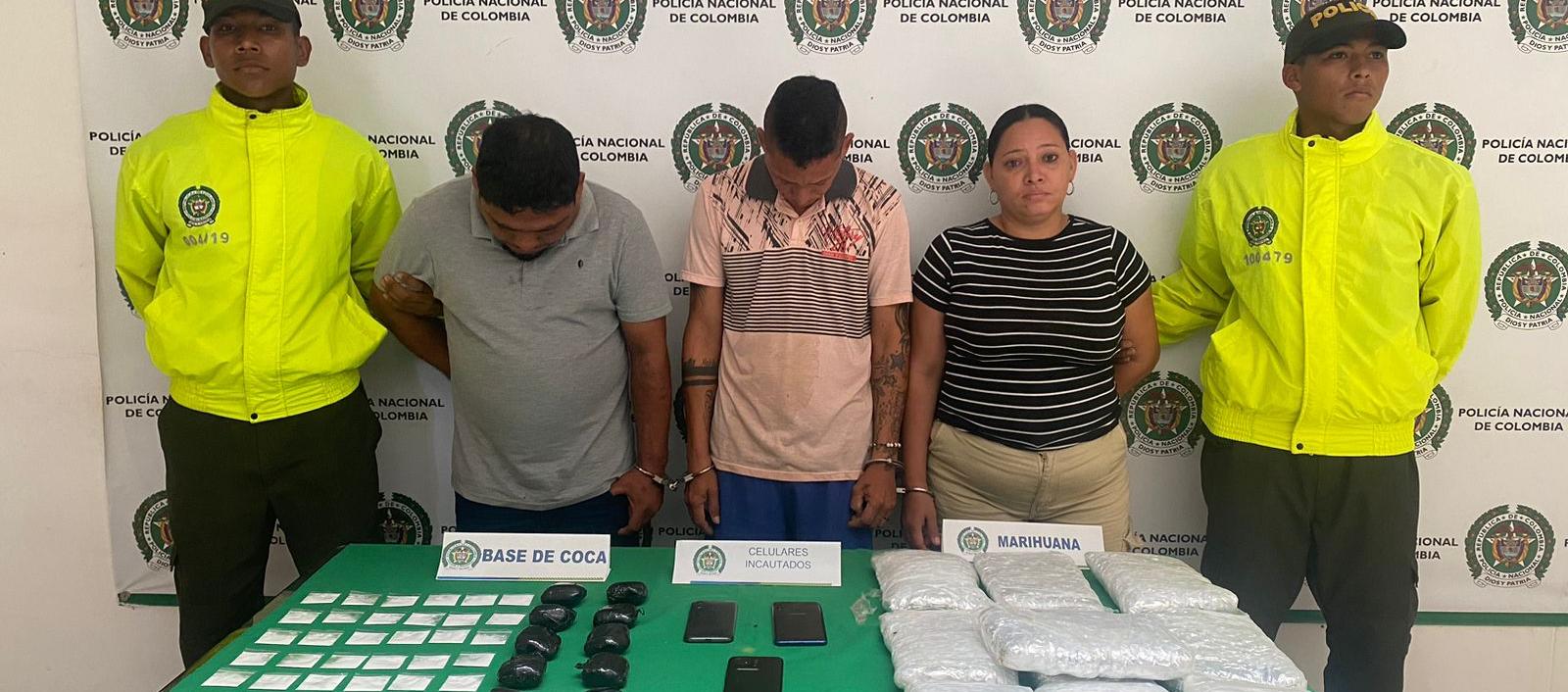 Les encontraron panelas de marihuana, 203 gramos base de coca, 106 gramos cocaína.