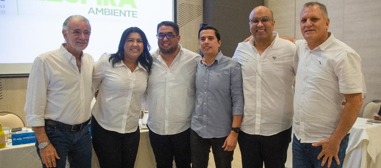 El gobernador Verano y el director de la CRA, Jesus León, con los 4 alcaldes elegidos