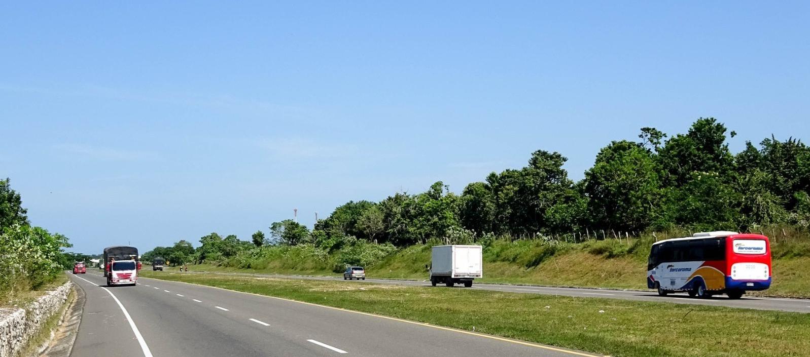 La concesión Autopistas del Caribe pidió a los conductores no estacionar a ambos lados de la vía Oriental