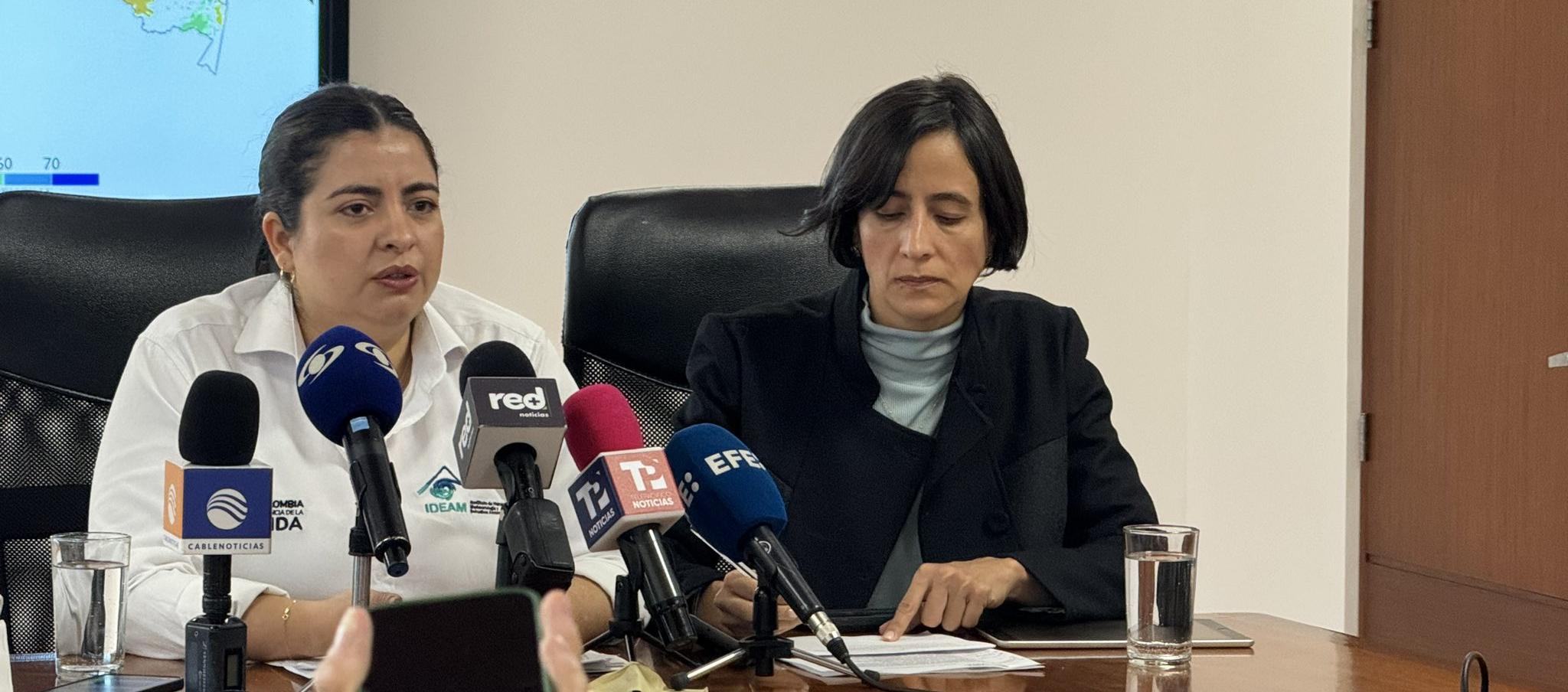 La Directora del Ideam, Ghisliane Echeverry; y la Ministra de Ambiente, Susana Muhamad. 