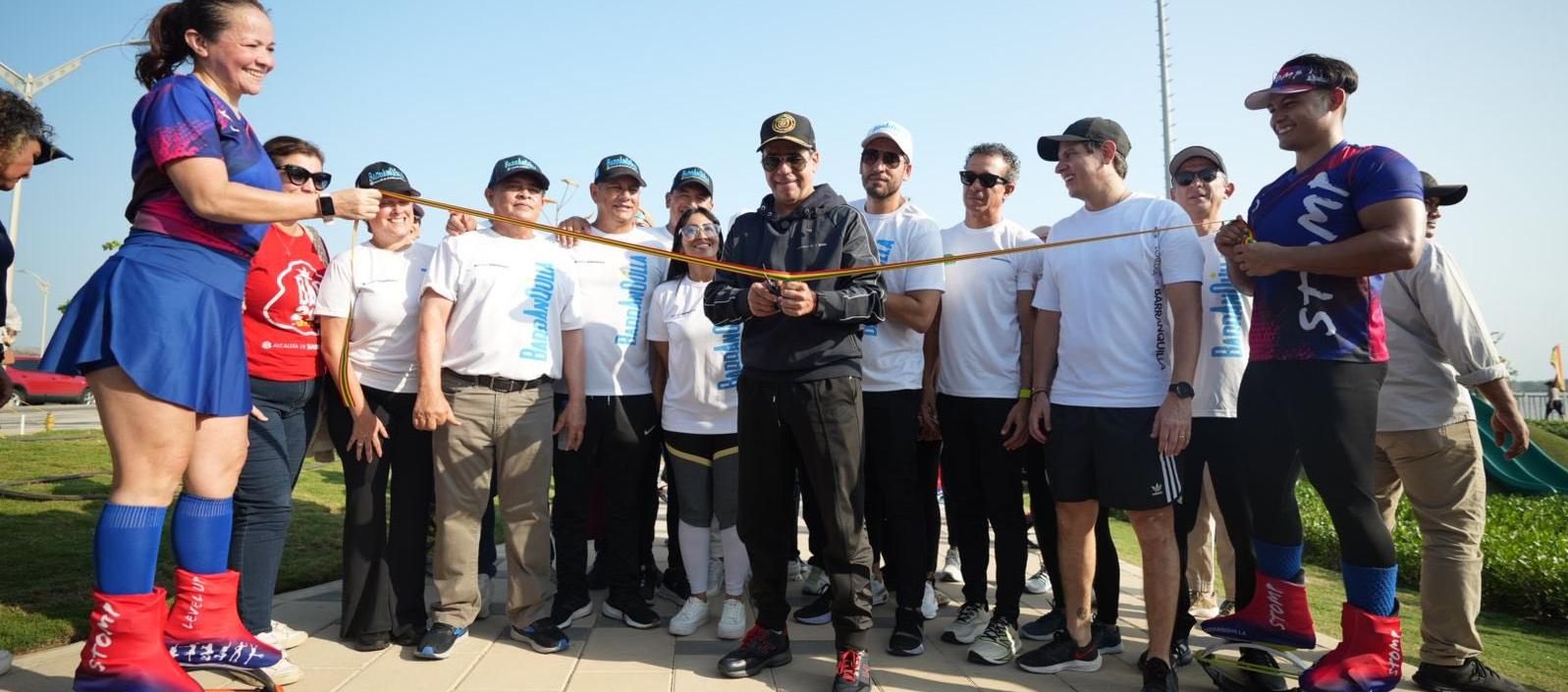 El alcalde Alejandro Char corta la cinta del sector 'Nativo' en el Gran Malecón