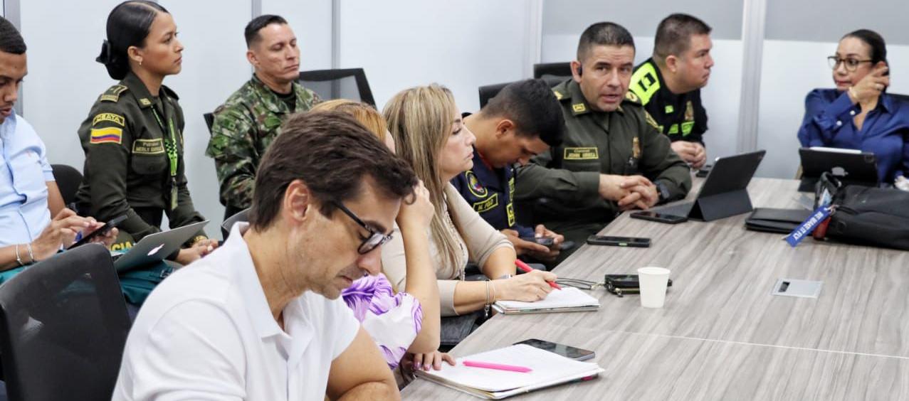 El secretario del Interior, José Antonio Luque,y otras autoridades en el consejo de seguridad sobre el Día de la Madre