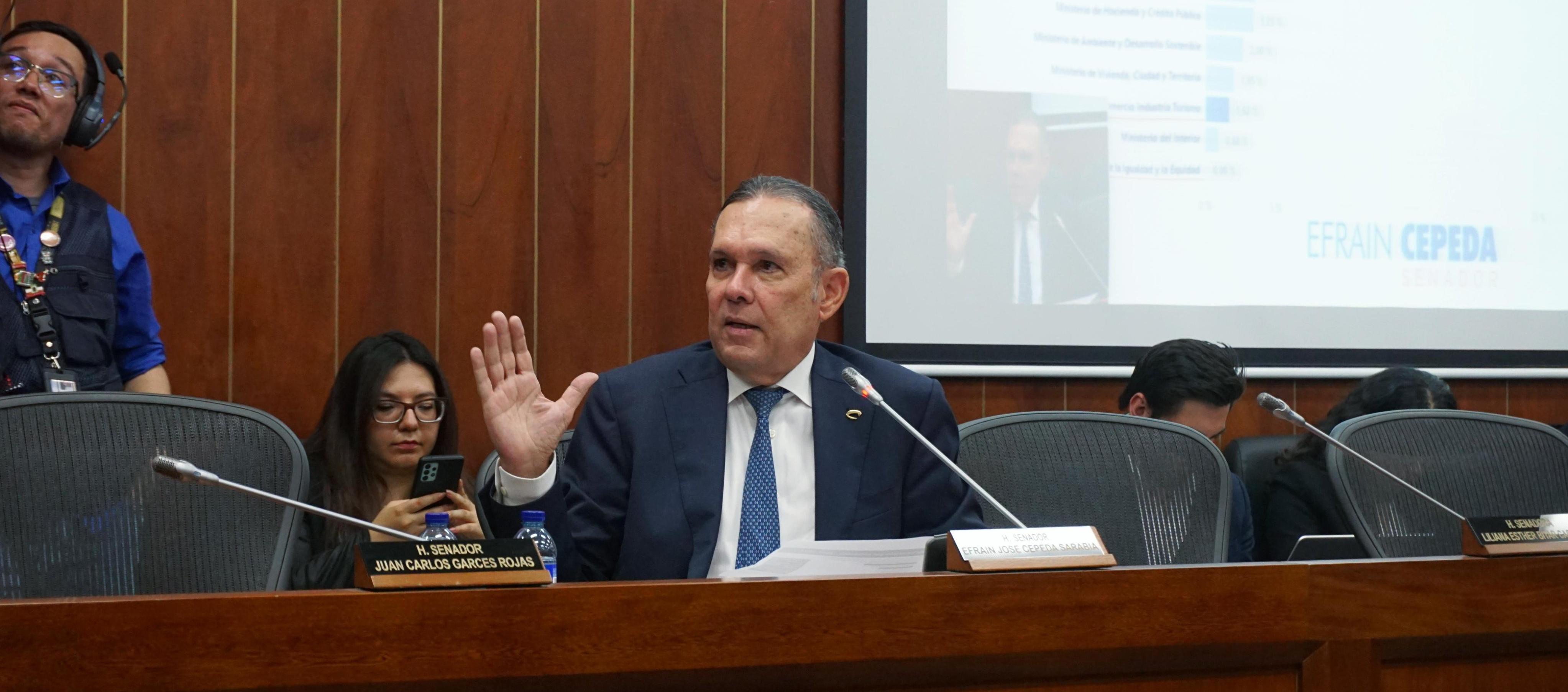 Efraín Cepeda, presidente de la Comisión de Asuntos Económicos del Senado