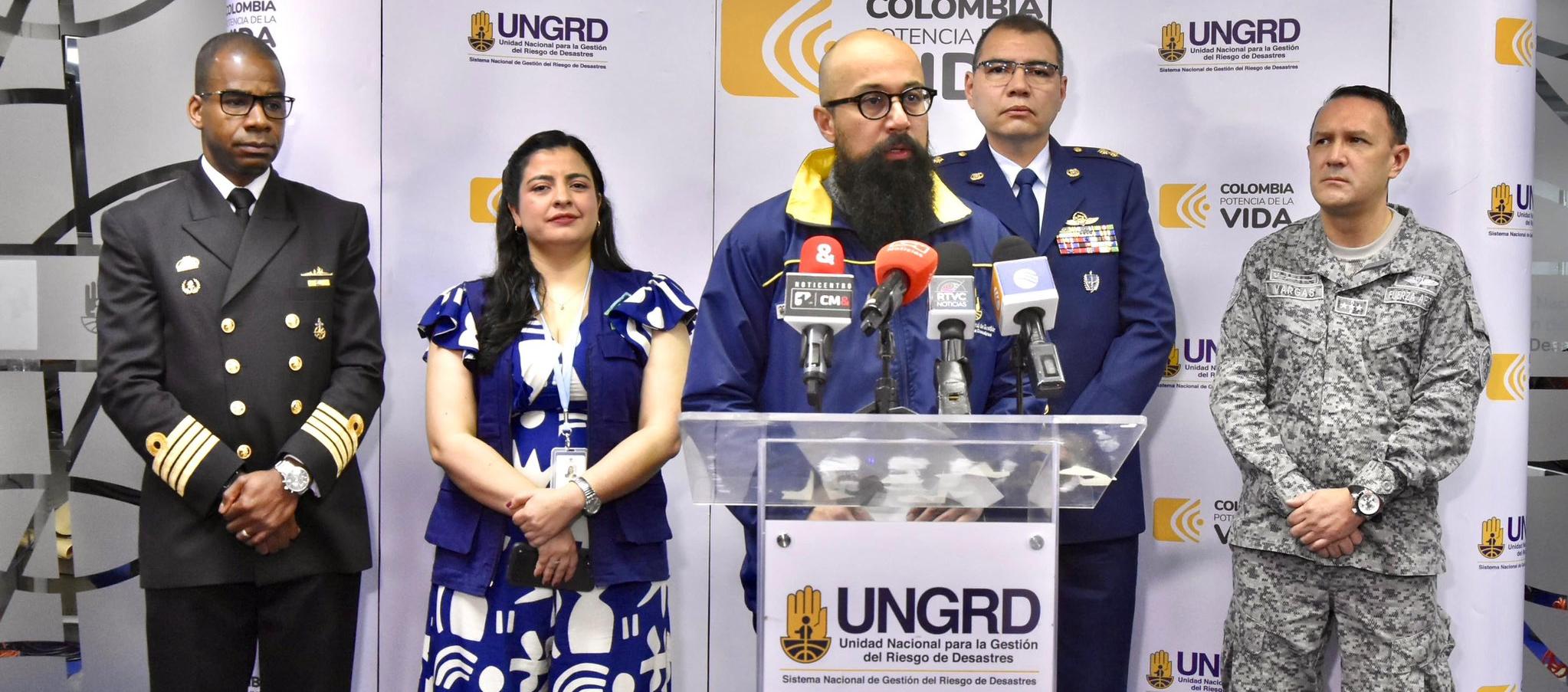 El director de la UNGRD, Carlos Carrillo, y la directora del Ideam, Ghisliane Echeverry, en la rueda de prensa de este miércoles 