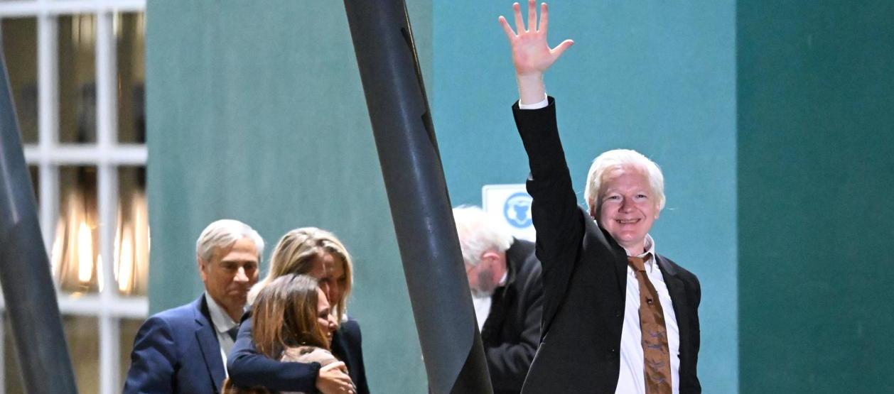 Julian Assange en su llegada a Australia.