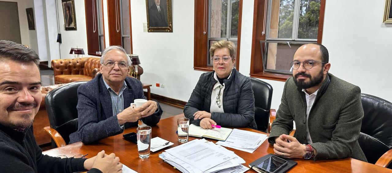 El ministro de Hacienda, Ricardo Bonilla, y la ministra de Trabajo, Gloria Inés Ramírez.