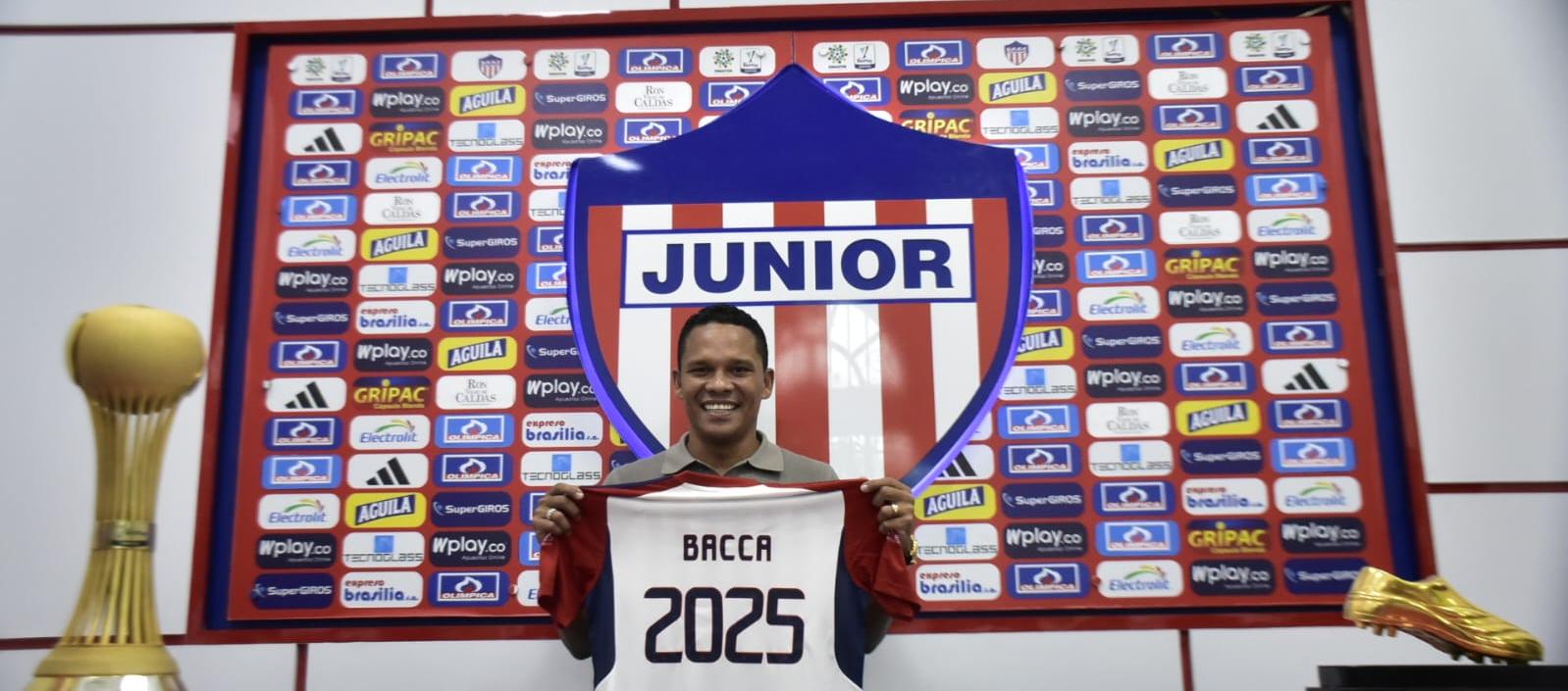 Carlos Bacca continúa en Junior. 