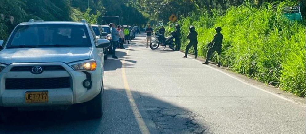 La caravana de la UNP con disidentes de las FARC.
