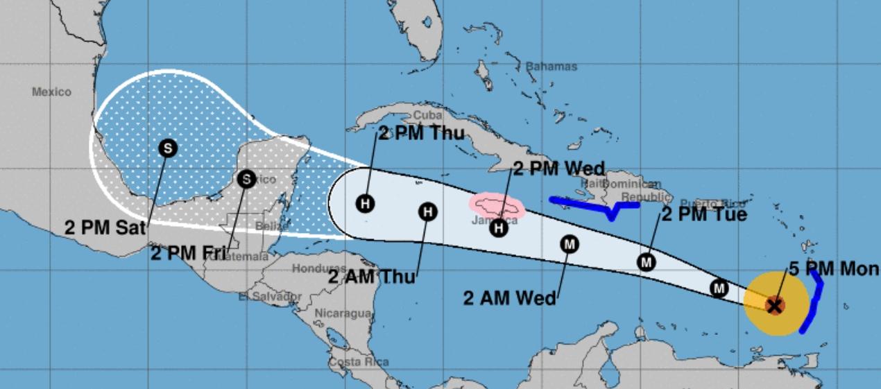Trayectoria del huracán sobre el Mar Caribe. 