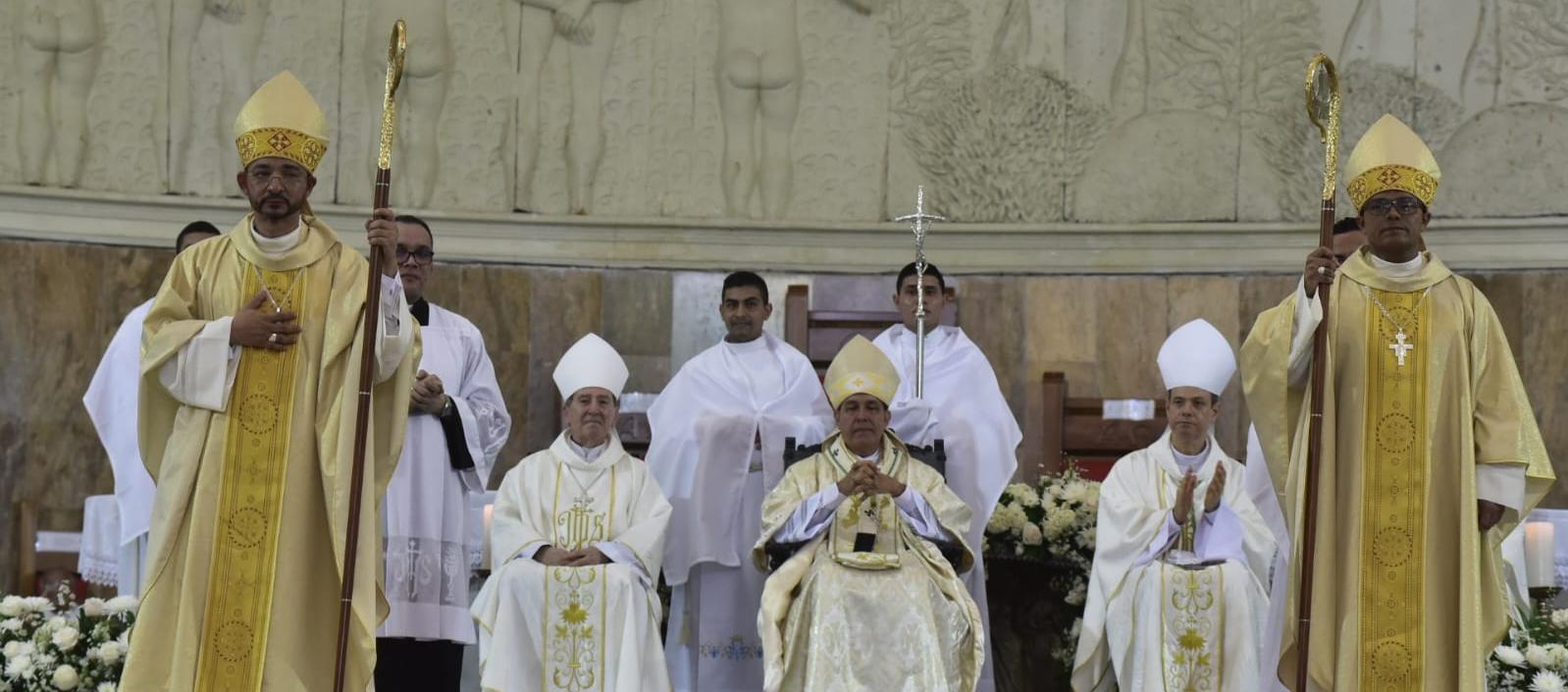 Ordenación de obispos de Edgar Mejía y Dimas Acuña.