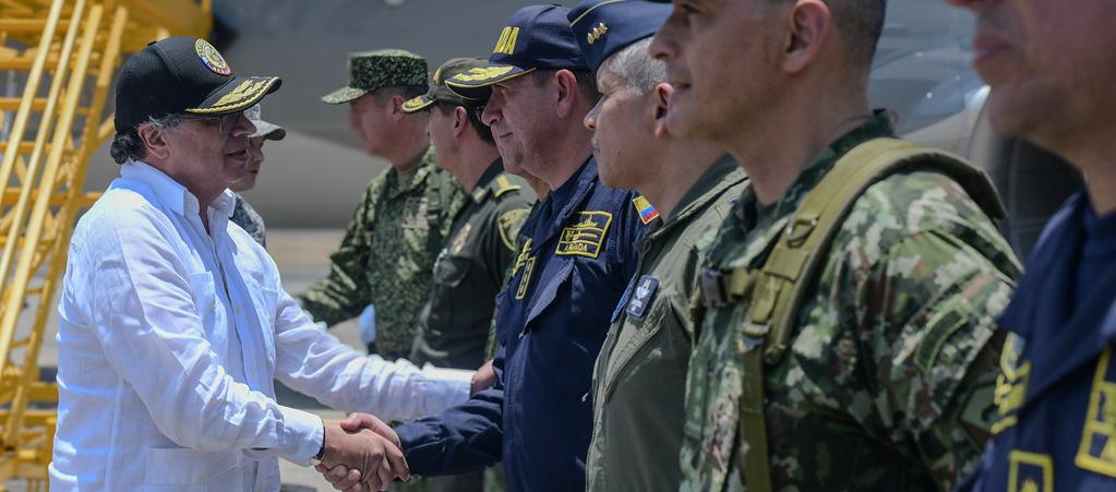 Gustavo Petro en su llegada a Cali.