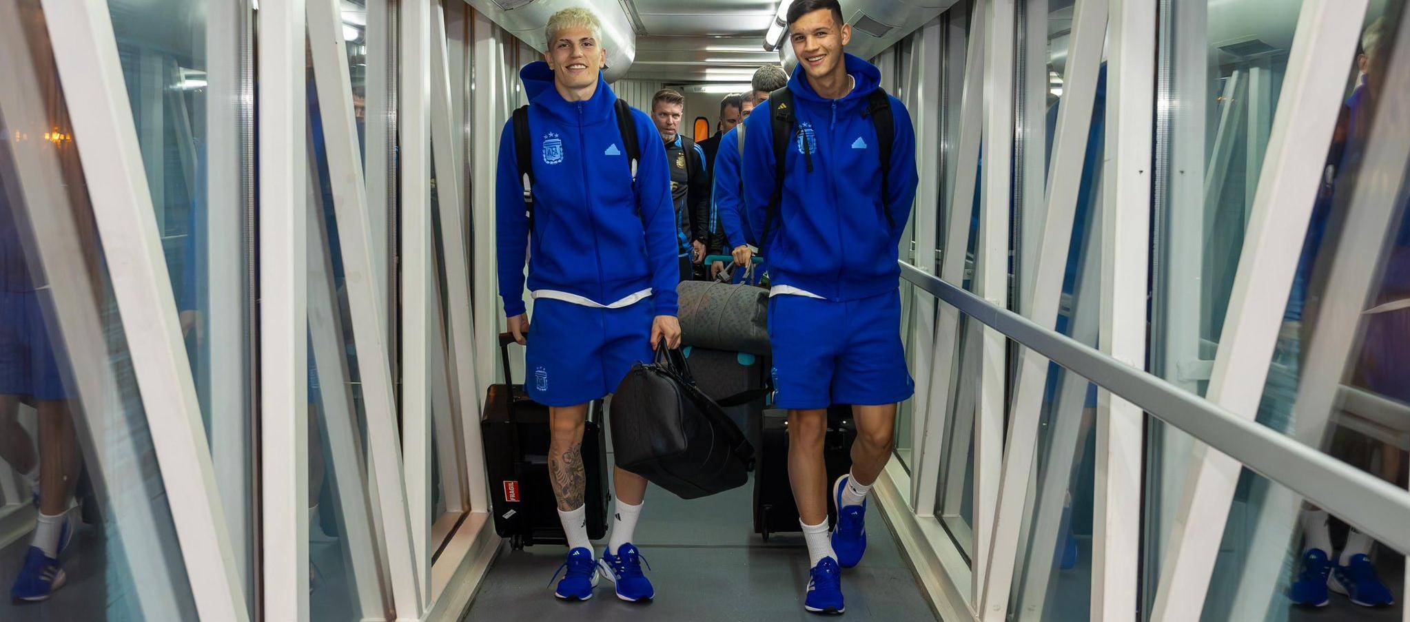 Jugadores de Argentina en el aeropuerto Ernesto Cortissoz.