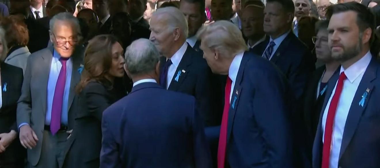 El saludo entre Kamala Harris y Donald Trump.