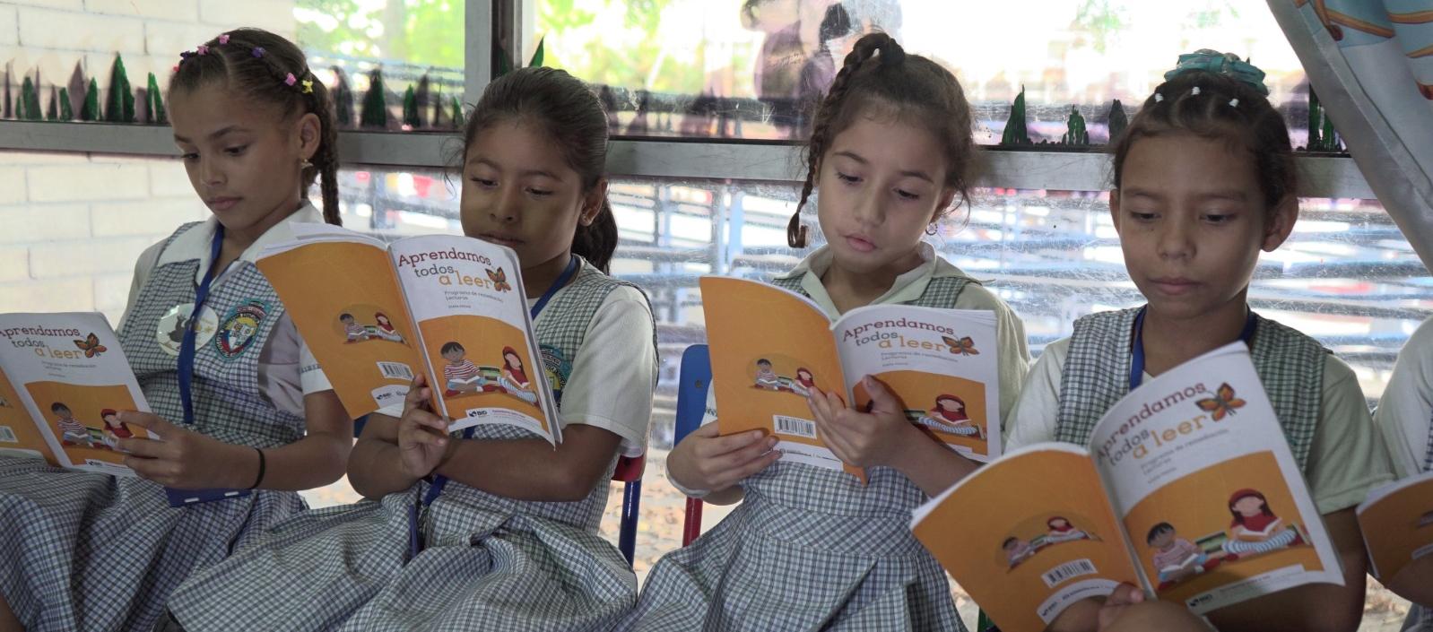 Lectura en una Institución Educativa de Barranquilla.