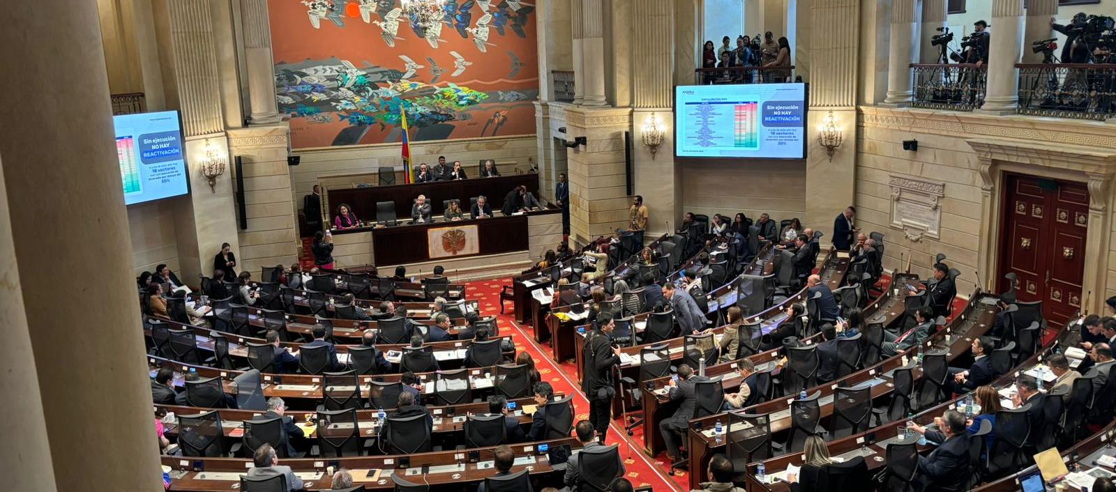 Comisiones económicas debatiendo monto del Presupuesto General.