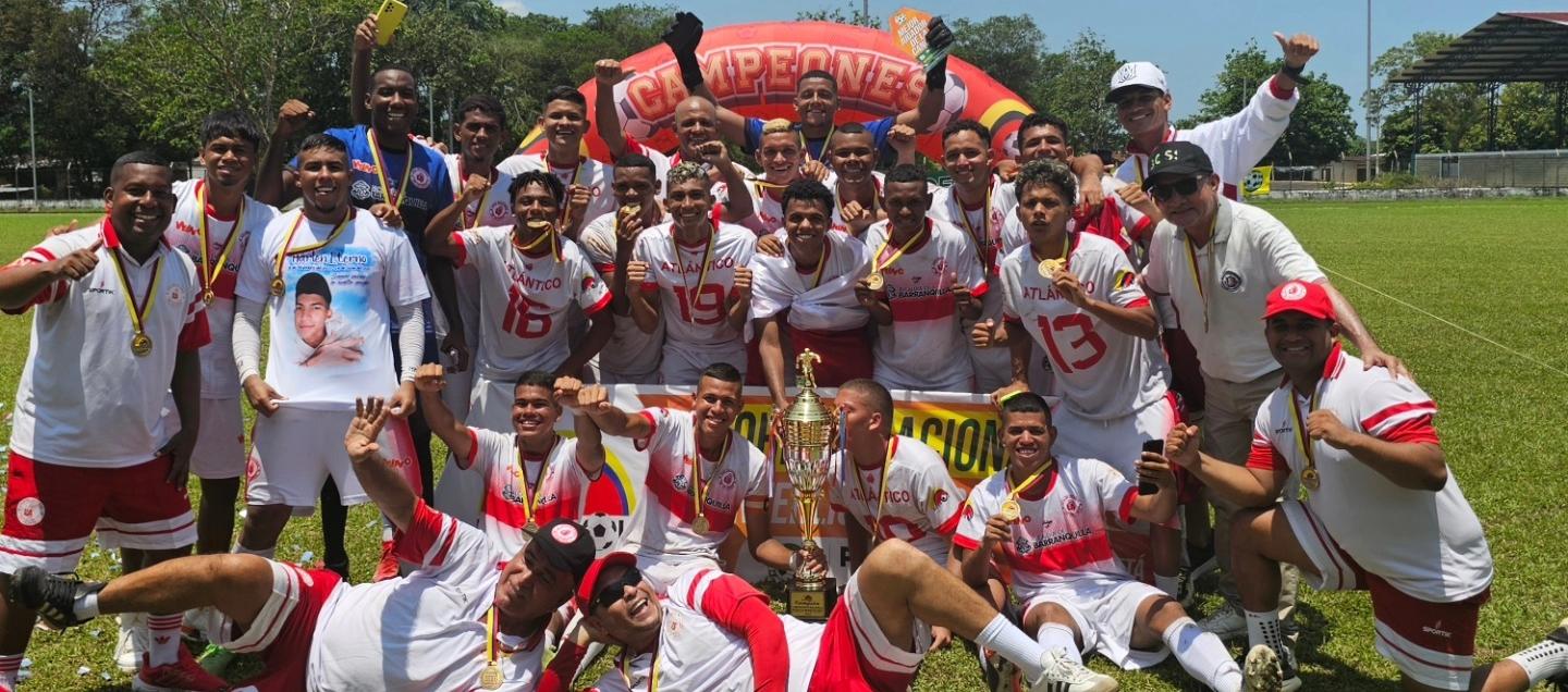 La selección Atlántico sub-23 tras vencer en la final a Sucre.