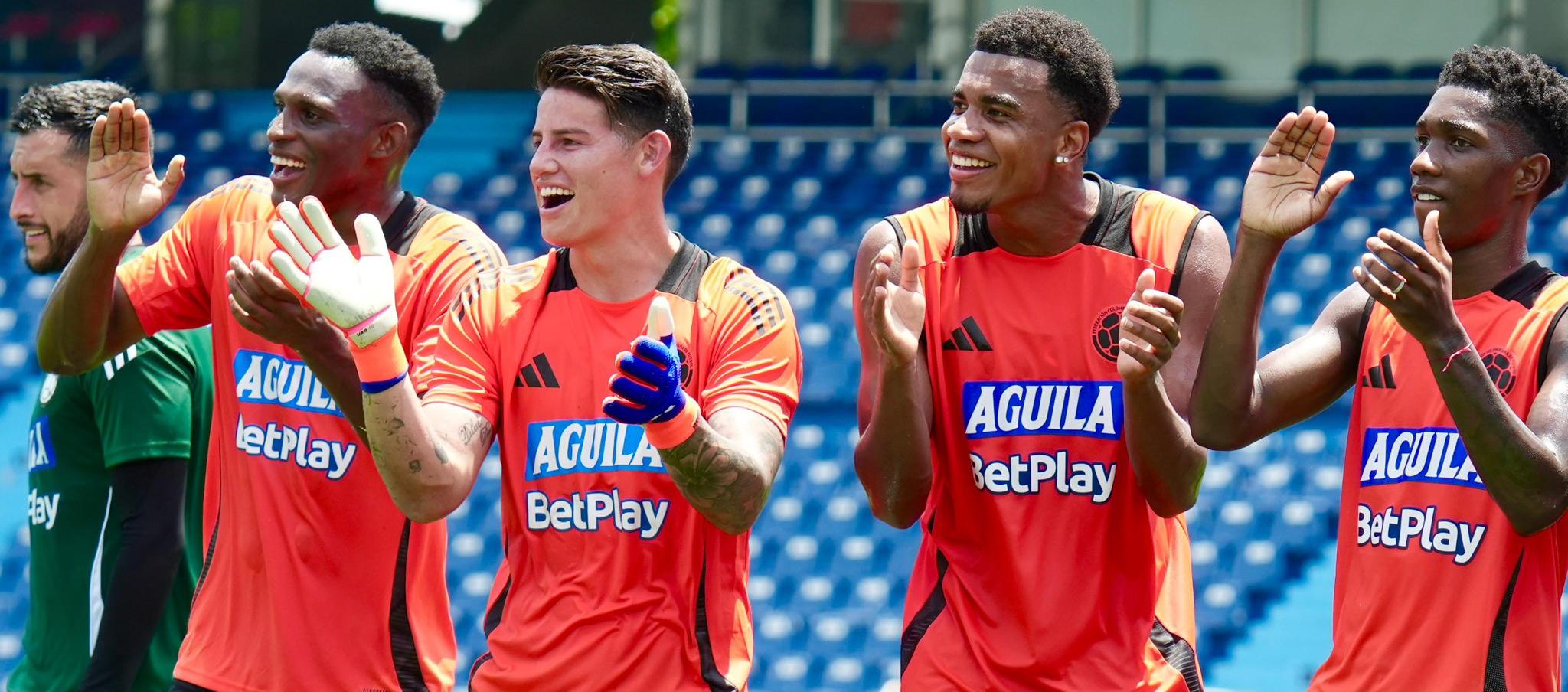 Jhon Lucumí, James Rodriguez, Jhon Solís y Yáser Asprilla en el último entrenamiento de Colombia.