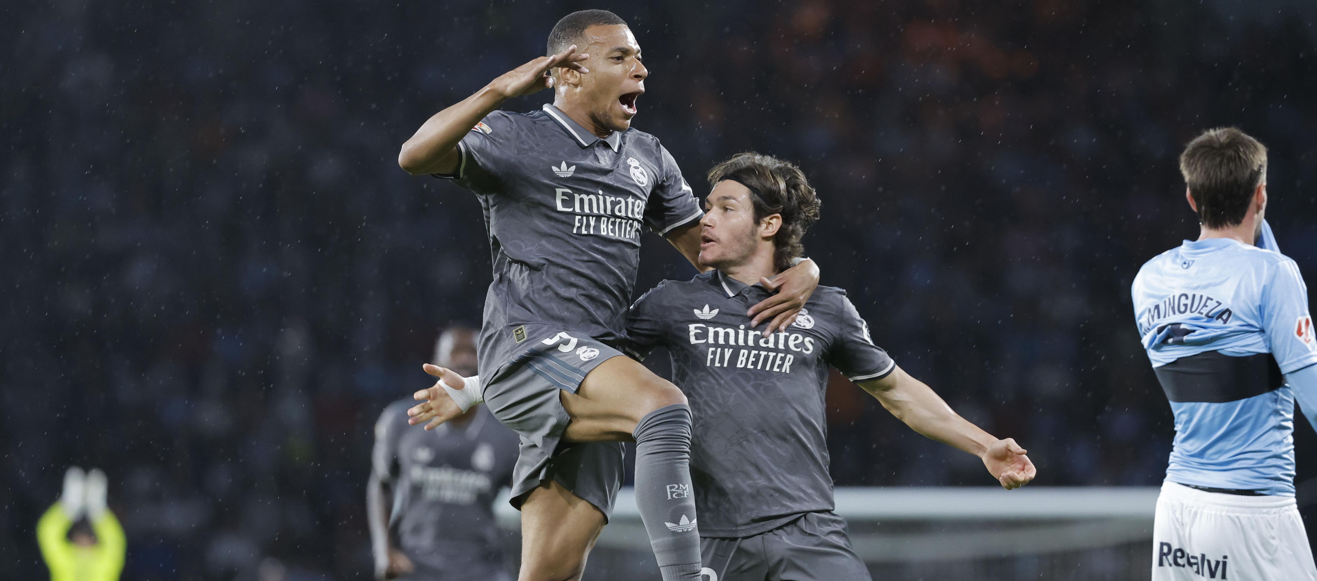 Kylian Mbappé celebra con Fran García su gol ante el Celta de Vigo.