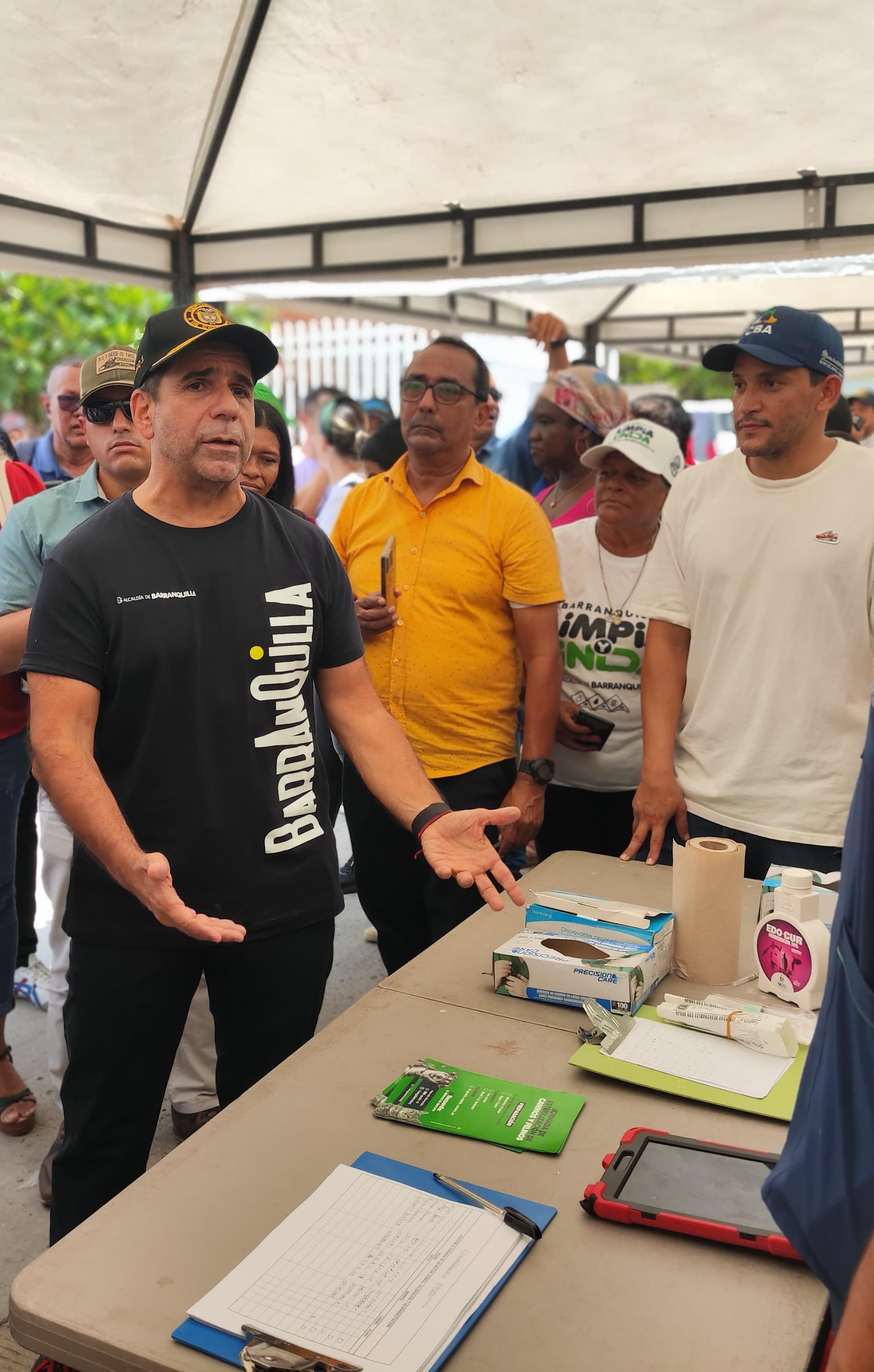 El alcalde Alejandro Char en el corregimiento La Playa en una jornada de ‘Vamos ´pa'l barrio’
