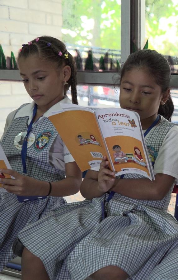 Lectura en una Institución Educativa de Barranquilla.