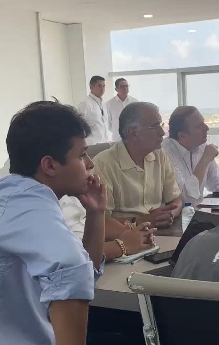 Reunión entre el Vicepresidente ejecutivo de la ANI, el Gobernador Verano y líderes de la comunidad de Puerto Colombia.