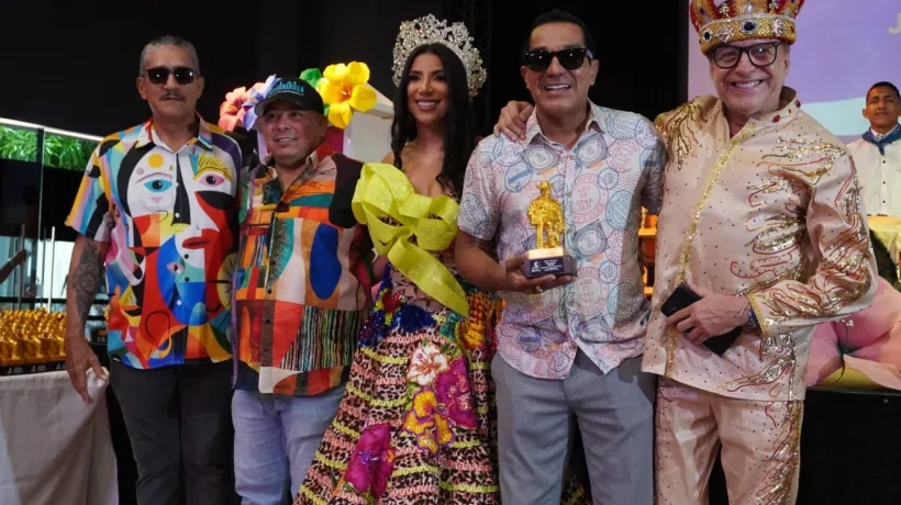 El ‘príncipe del Carnaval’ Checo Acosta recibió su 'Joselito Carnaval de Oro'. 