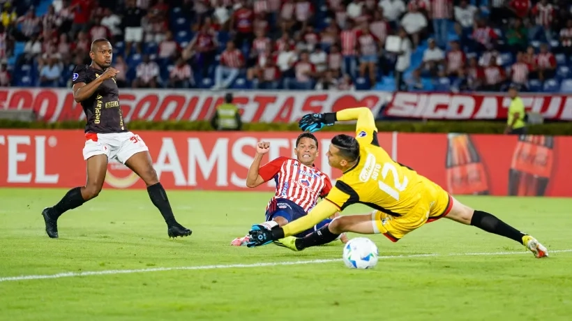 Aspecto del partido entre Junior y  América. 