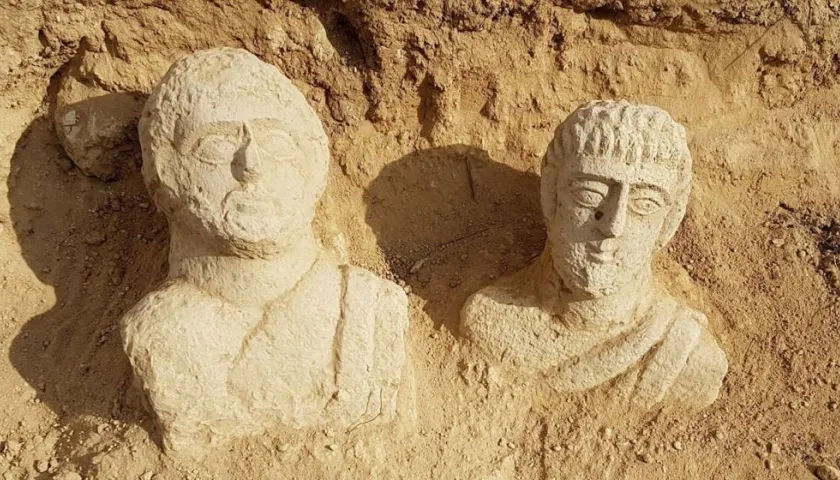 Los dos bustos funerarios del romano tardío (siglos III-IV a.C.) que han sido encontrados en el cementerio de la ciudad norteña israelí de Beit Shean