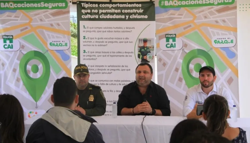 Fue lanzado plan 'BAQaciones seguras'. En la foto, el coronel Yesid Peña, el jefe de la Oficina para la Seguridad, Yesid Turbay, y  el jefe de la Oficina Distrital de Turismo, Jaime Alfaro.