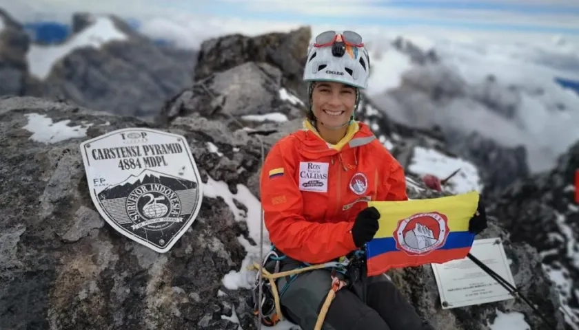 Ana María Giraldo en la cumbre del Carstensz. 