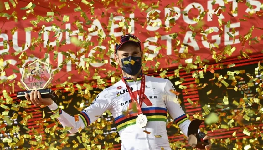 El italiano Filippo Ganna (Ineos) fue premiado por su triunfo en la etapa.