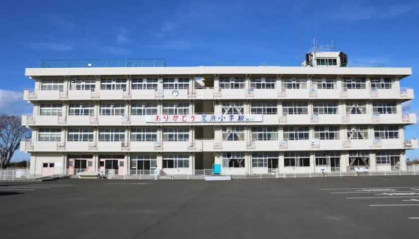 Exterior del colegio de Arahama, en Sendai que sirvió de refugio para salvar a 320 alumnos durante el tsunami que barrió el noreste de Japón en 2011.