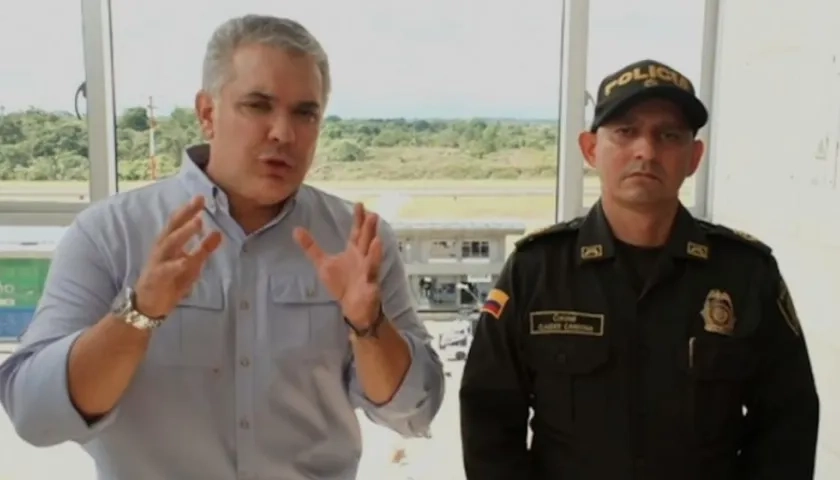 Presidente Iván Duque y el comandante de la Policía en Quibdó, coronel Clauder Cardona.