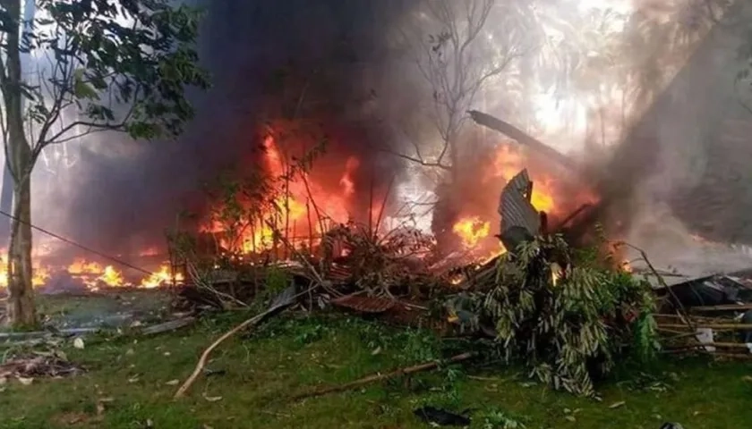 La conflagración tras el accidente aéreo.