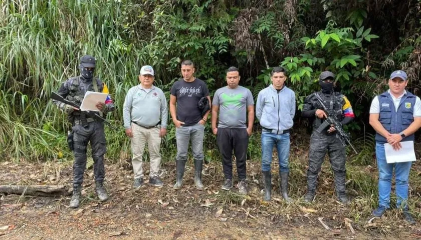 Policías liberados. 