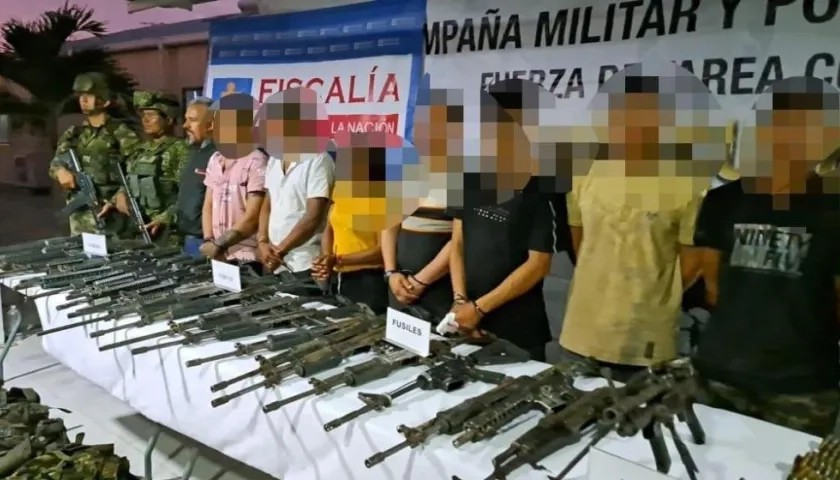 Capturados y armamento incautado a disidentes de las FARC.